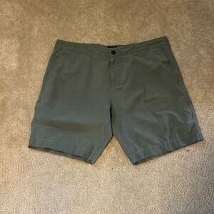 Faherty All Day Shorts; 38; Olive